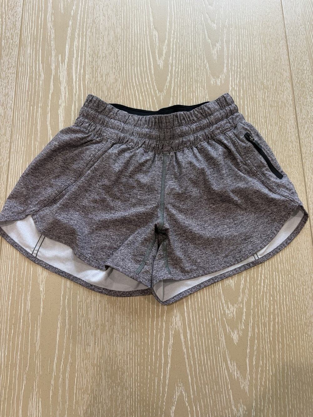 Lululemon Tracker Short V 4" Gray Black Sz 2 Swift Running, No Tag